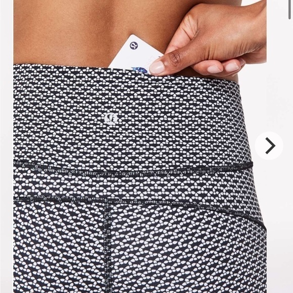 Lululemon In Movement Short Everlux 2.5” - Picture 4 of 9